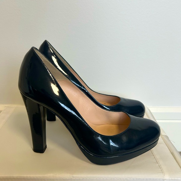 Browns Coutoure Patent Leather round toe pumps with thick heel in black. Size 38 - Picture 3 of 8